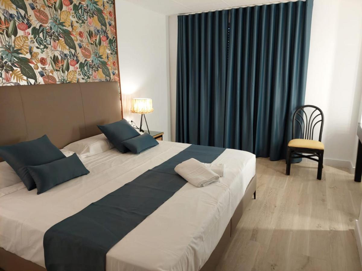 Hostal Garden Rous Paiporta Buitenkant foto