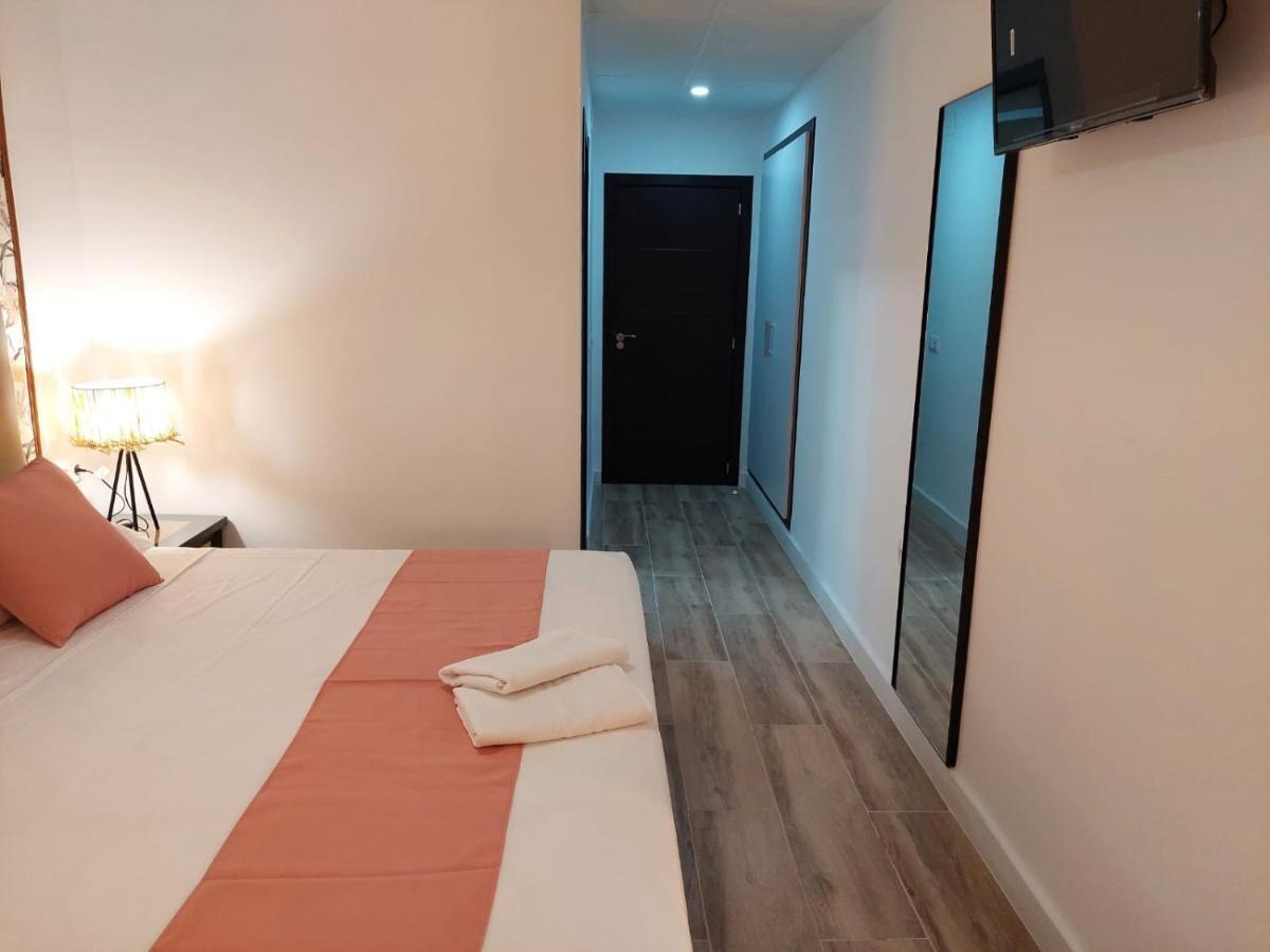 Hostal Garden Rous Paiporta Buitenkant foto