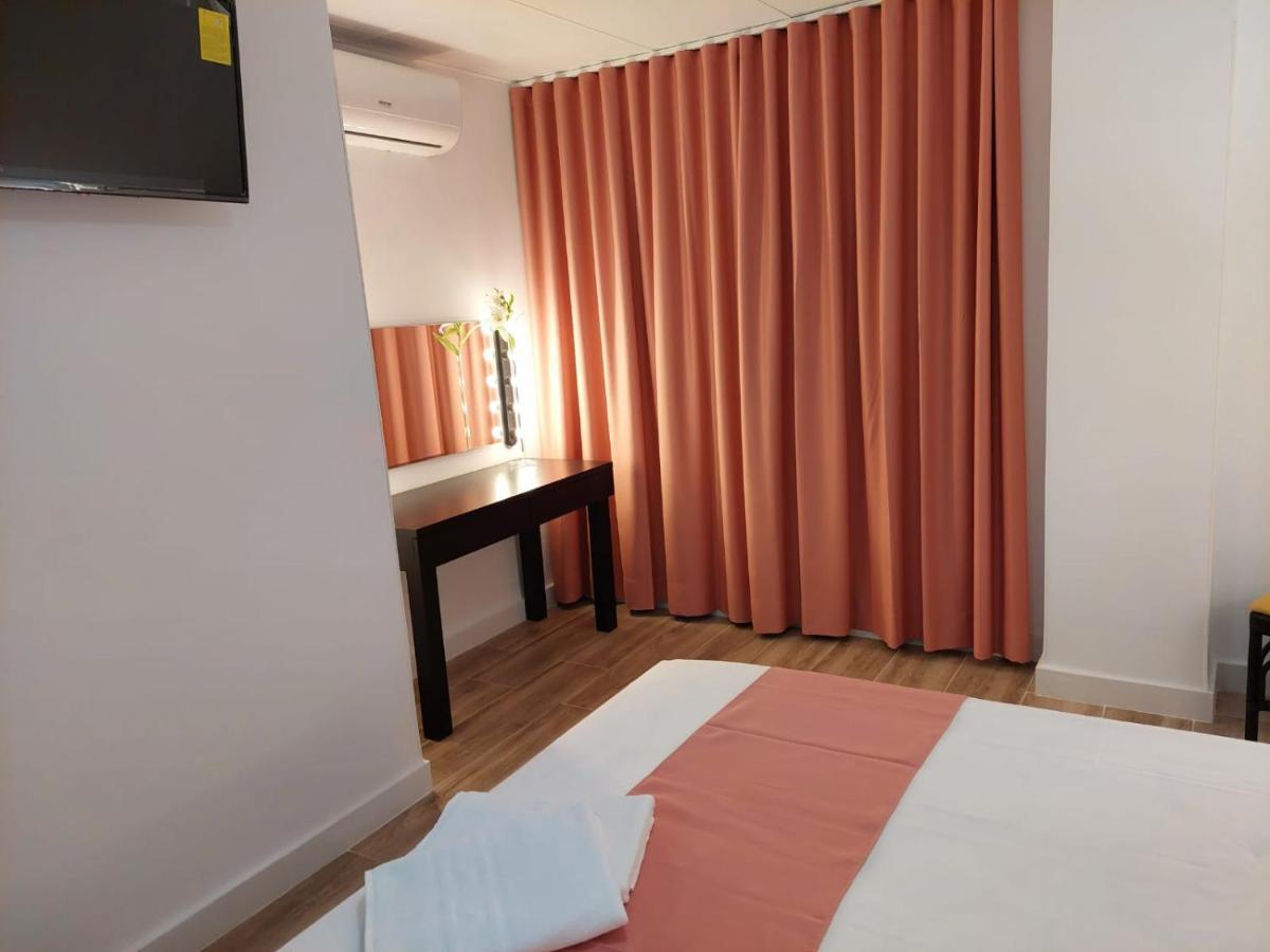 Hostal Garden Rous Paiporta Buitenkant foto