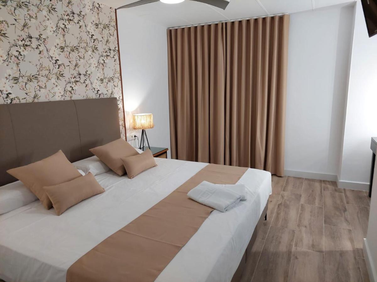 Hostal Garden Rous Paiporta Buitenkant foto