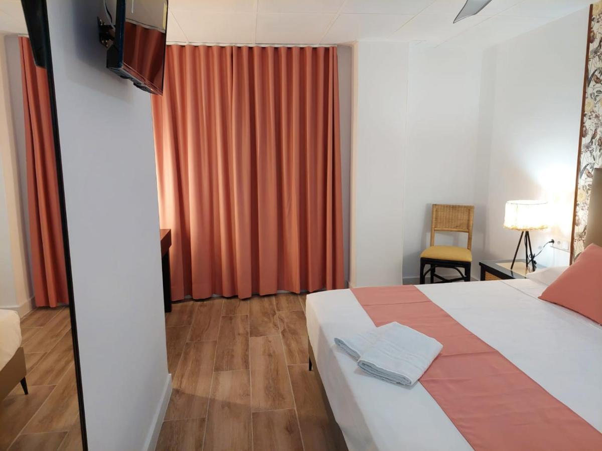 Hostal Garden Rous Paiporta Buitenkant foto